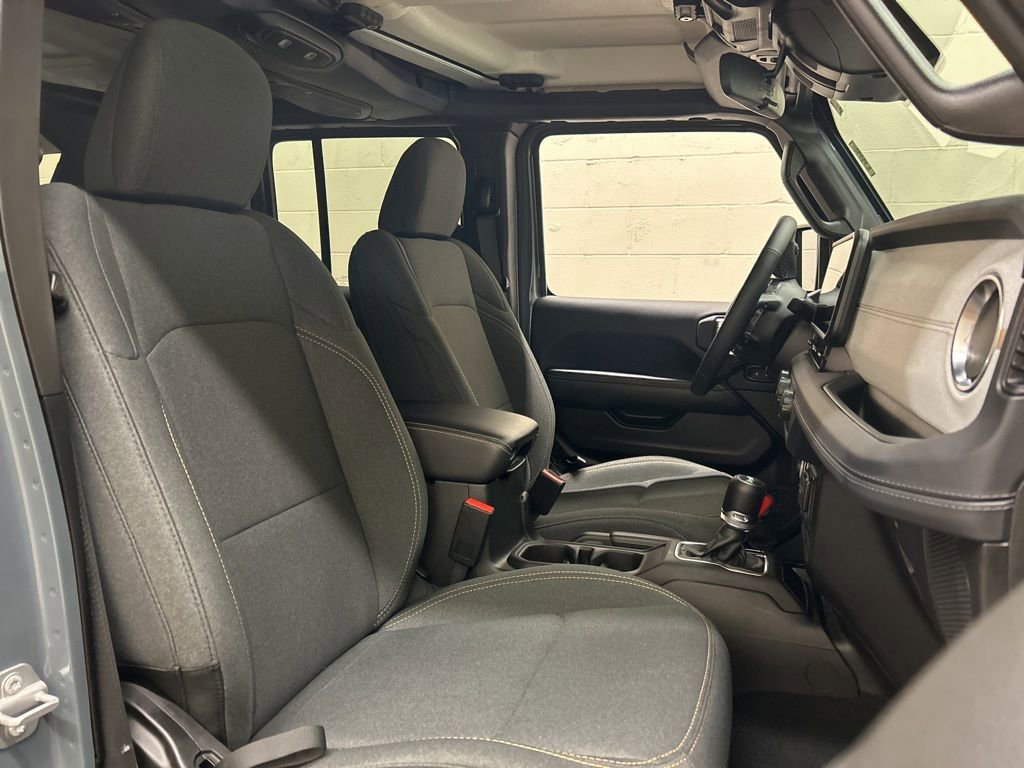 Used 2025 Jeep Wrangler Unlimited Sahara image 10