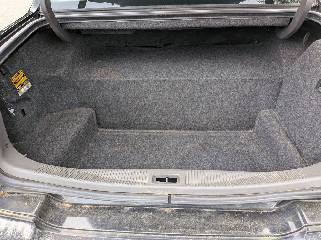 Used 2005 Lincoln Town Car Signature image 25