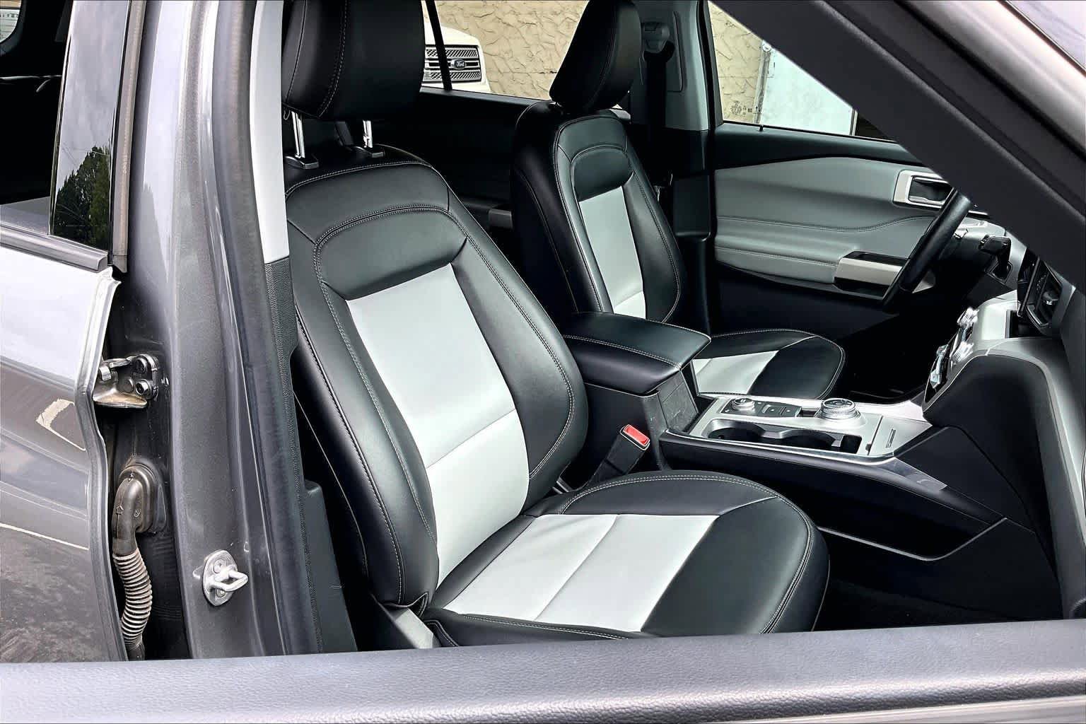 Used 2022 Ford Explorer XLT w/ Equipment Group 202A AWD/4WD image 9
