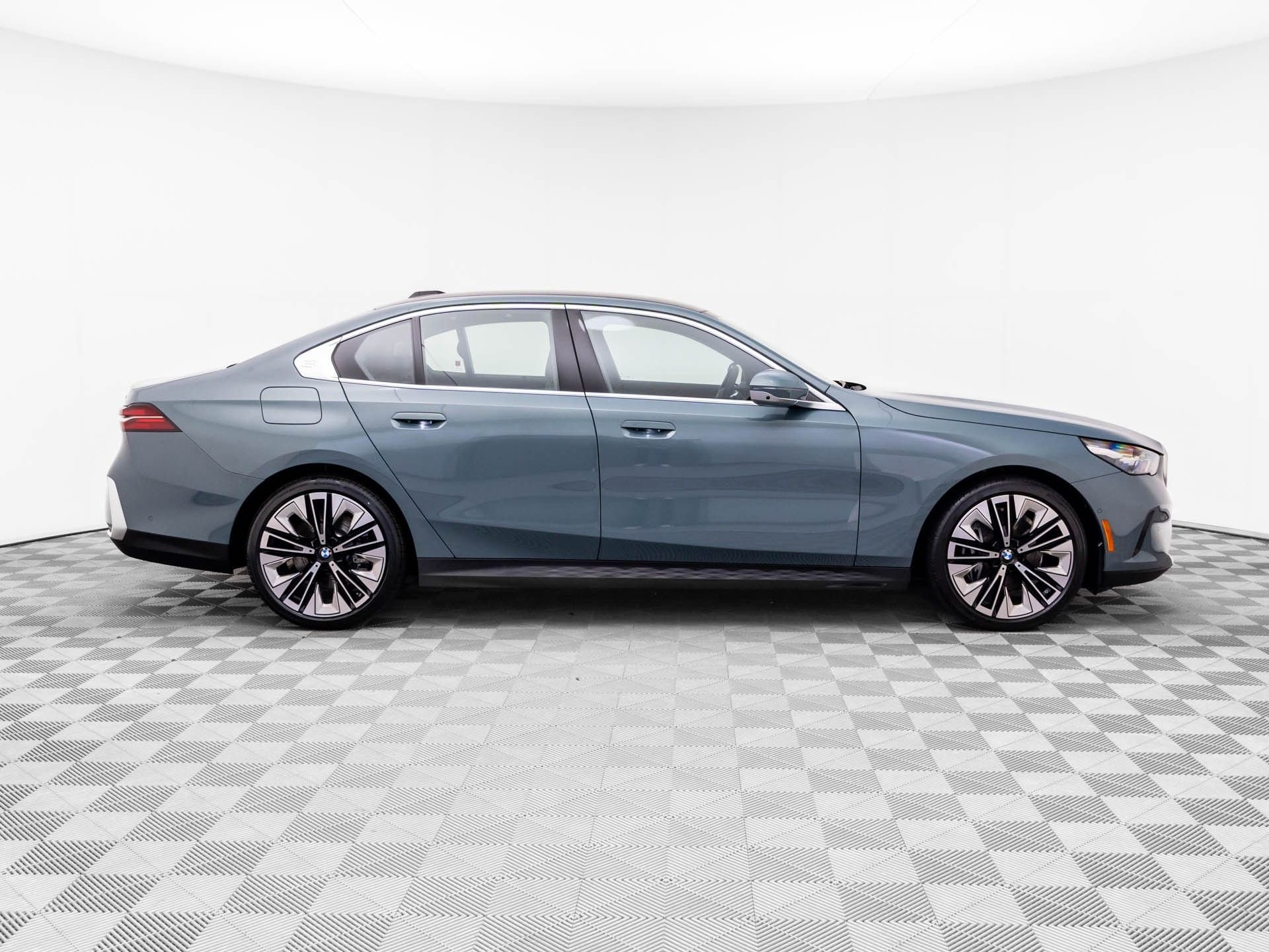 Certified 2026 BMW 540i xDrive AWD/4WD image 6