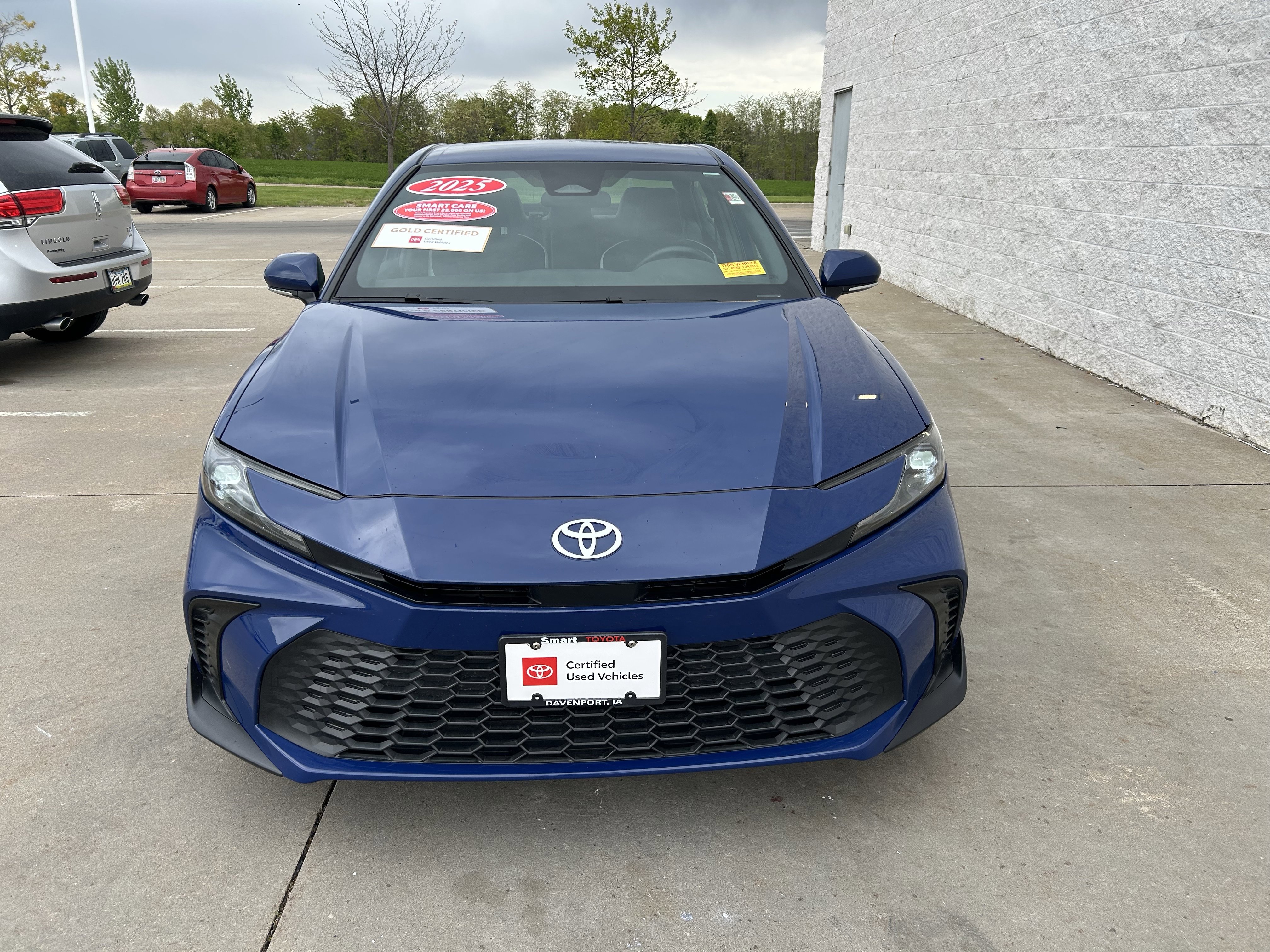 Used 2025 Toyota Camry SE FWD image 2