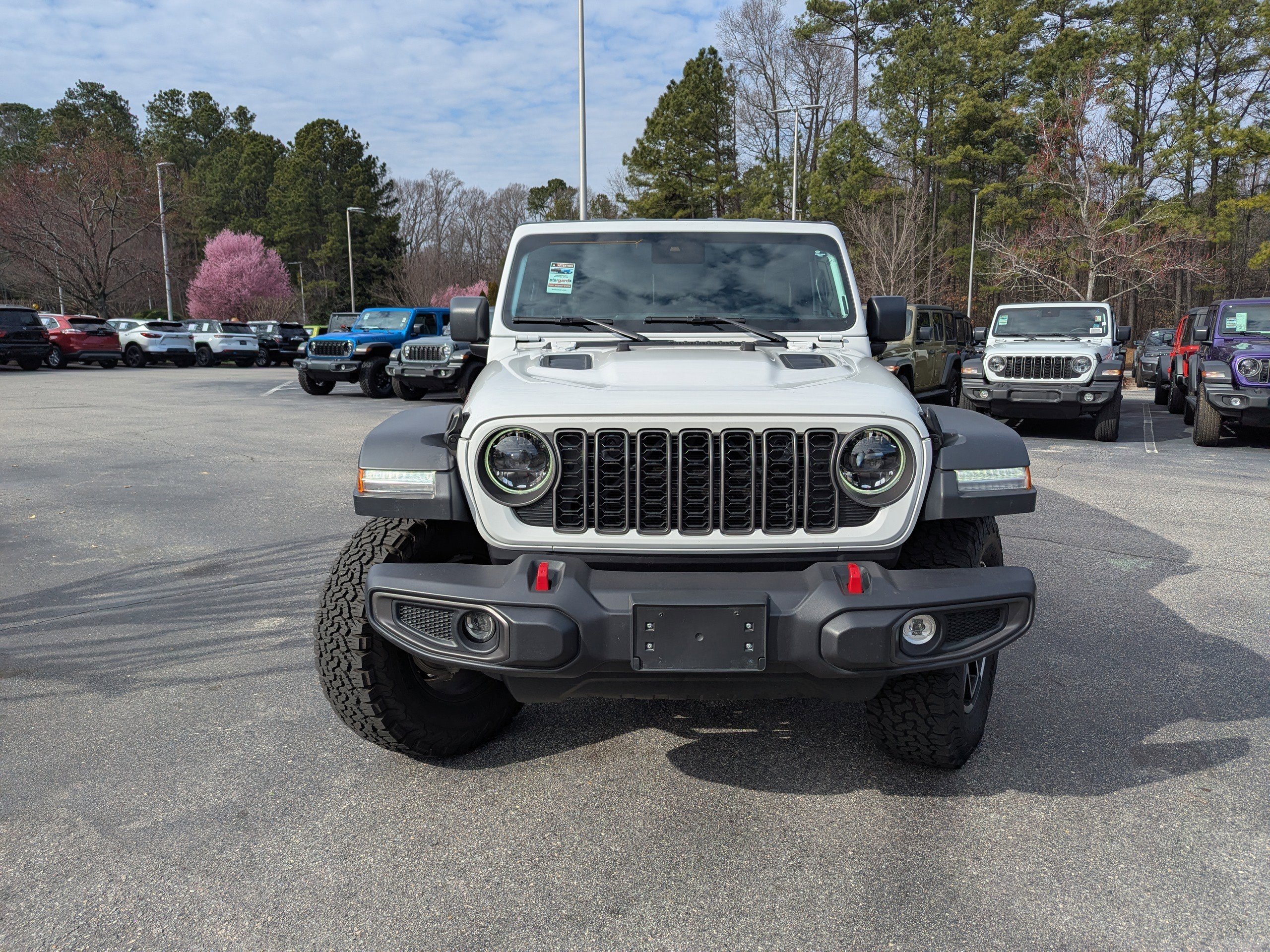 Used 2025 Jeep Wrangler Rubicon image 2
