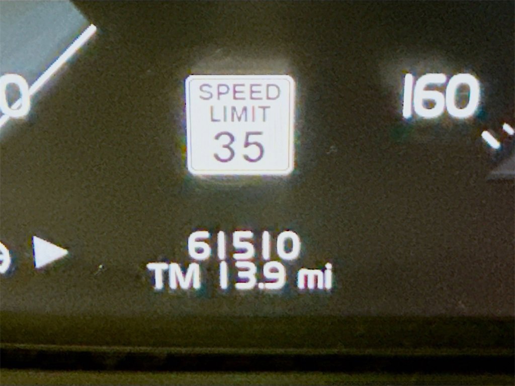 Used 2016 Volvo XC90 T6 Momentum w/ Vision Package image 12