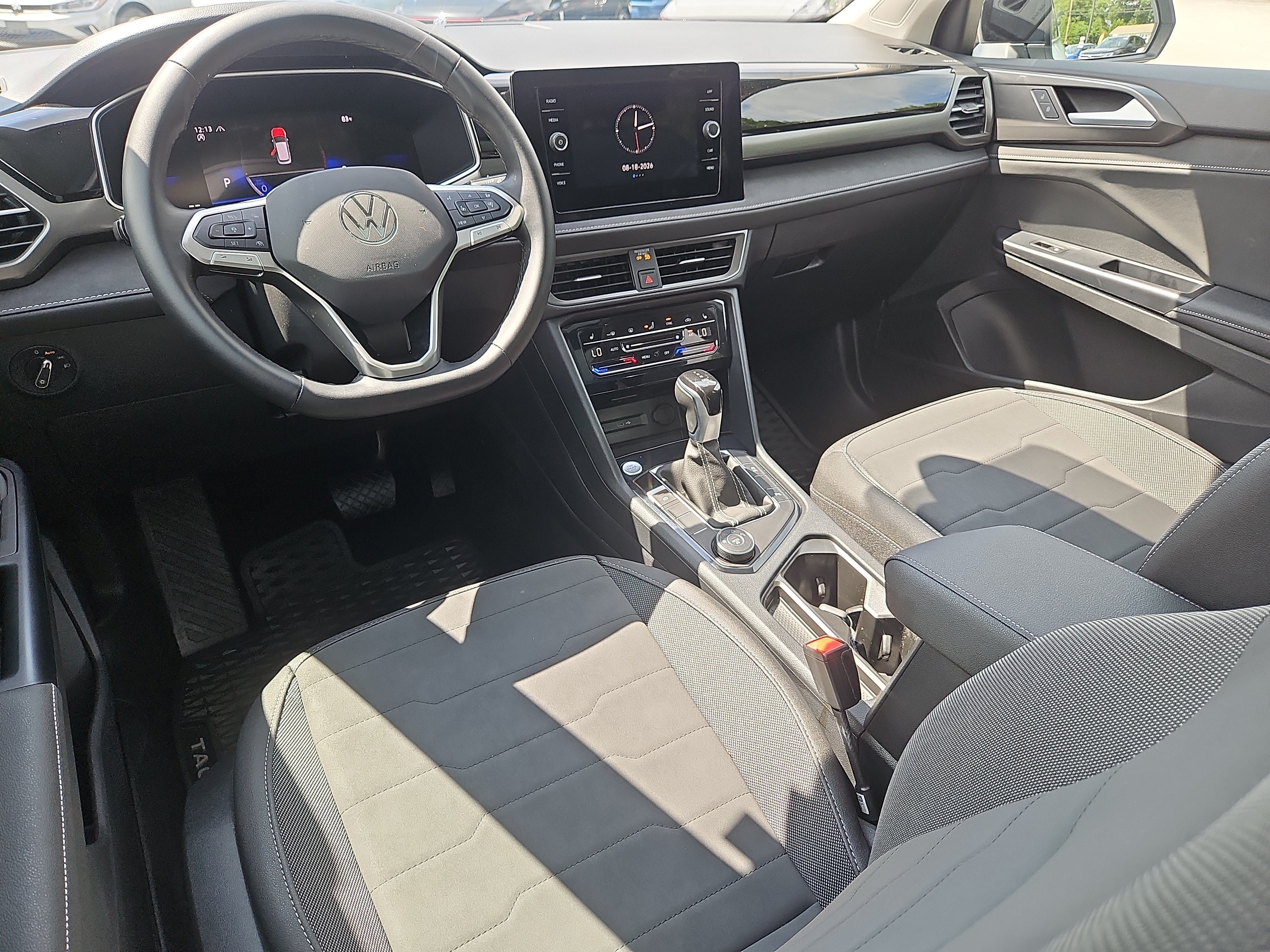 Certified 2025 Volkswagen Taos SE AWD/4WD image 4