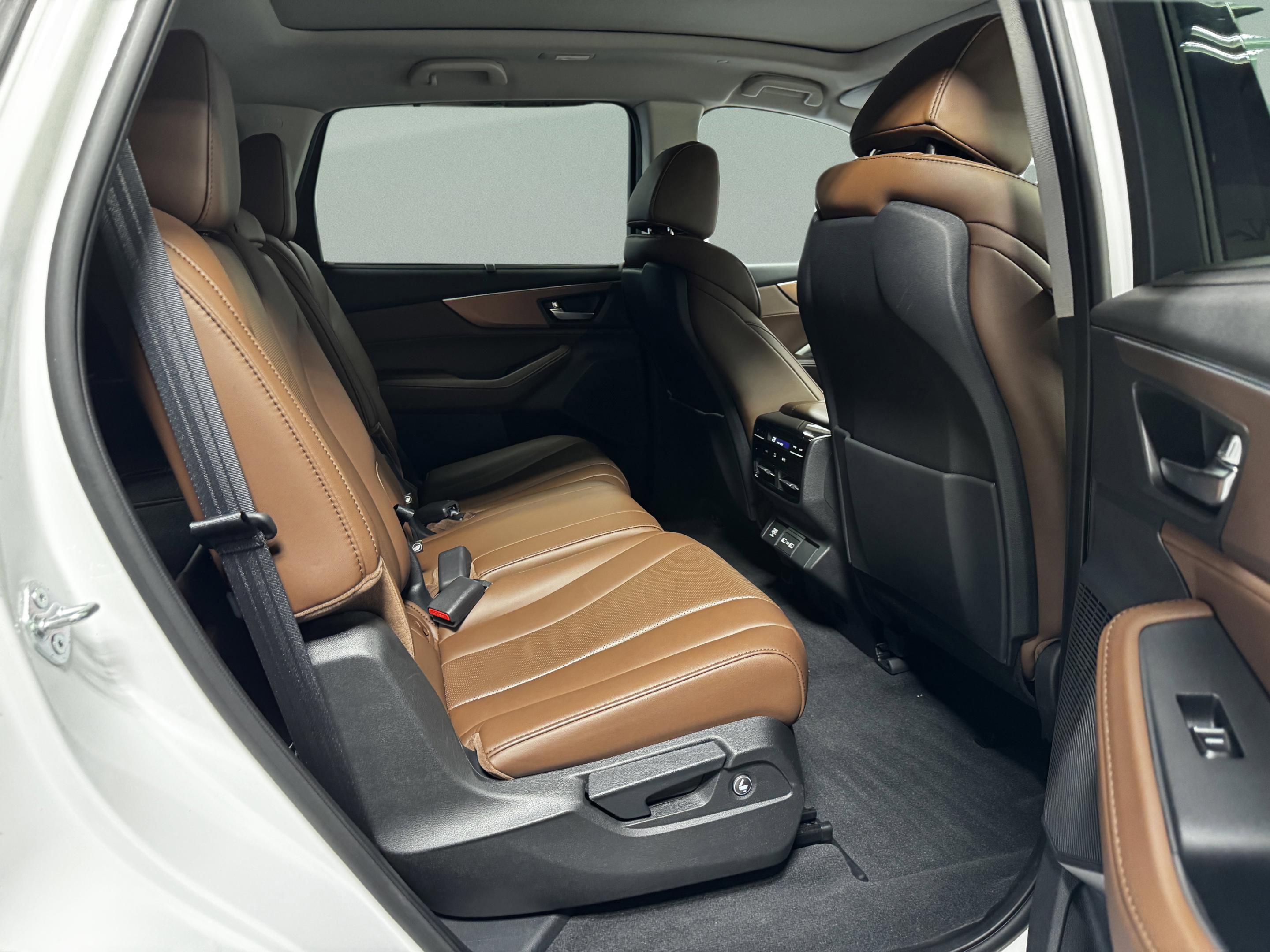 Certified 2023 Acura MDX FWD w/ Technology Package image 33