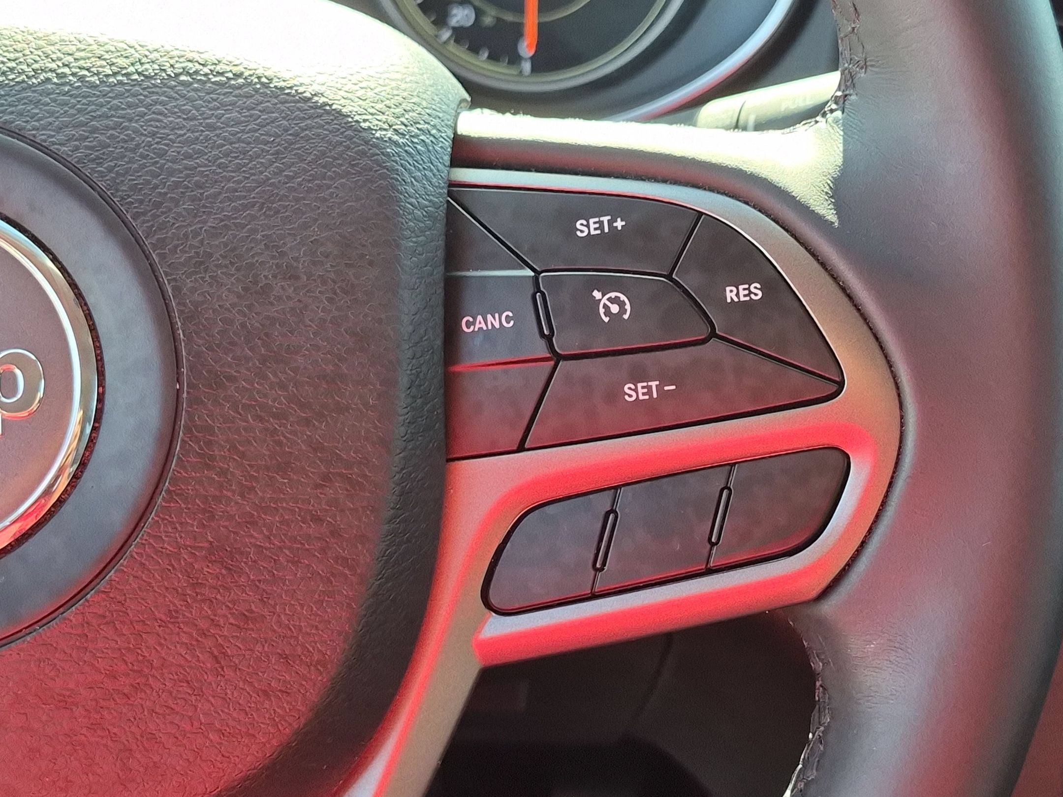 Used 2019 Jeep Cherokee Latitude Plus w/ Comfort/Convenience Group FWD image 19