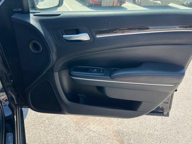 Used 2012 Chrysler 300 C w/ 19-Premium Speaker Group RWD image 31