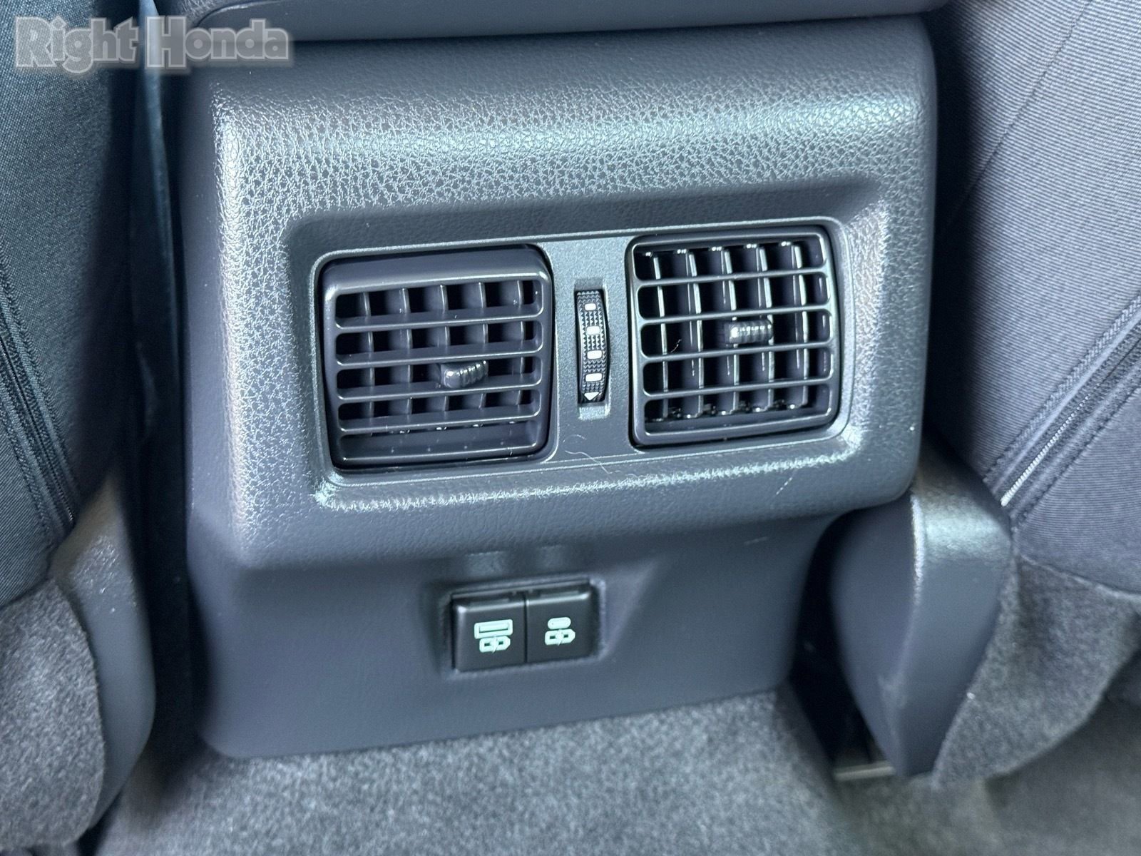 Used 2025 Toyota Camry LE image 28