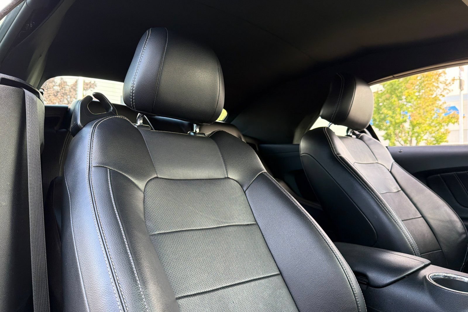 Used 2017 Ford Mustang GT Premium w/ Equipment Group 401A RWD image 27