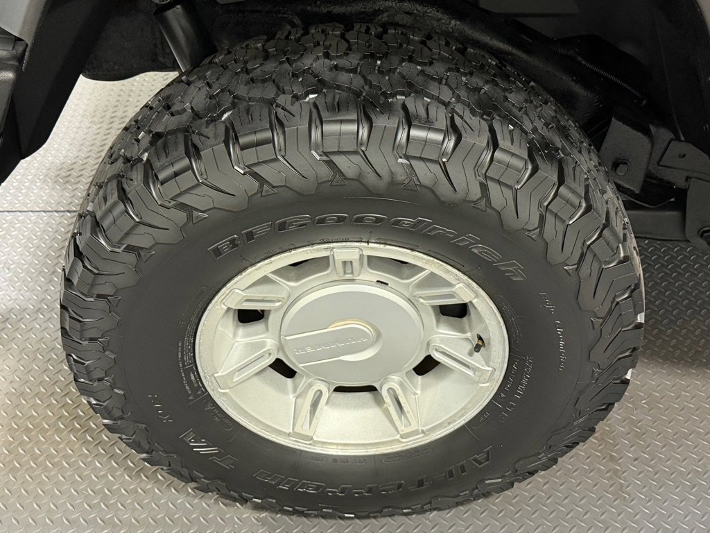 Used 2004 HUMMER H2 w/ Preferred Equipment Group image 19