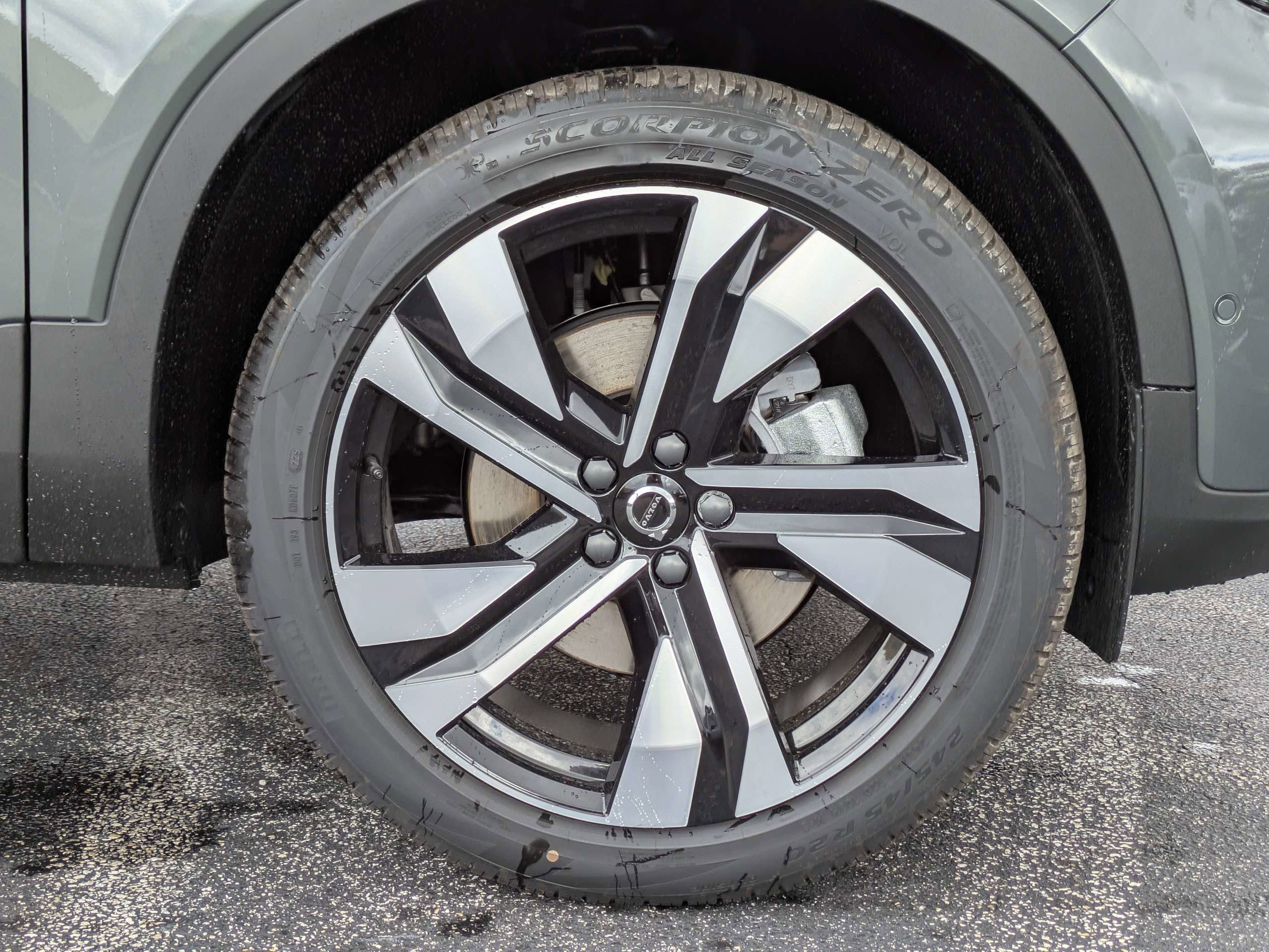 New 2026 Volvo XC40 B5 Ultra w/ Protection Package Premier image 11