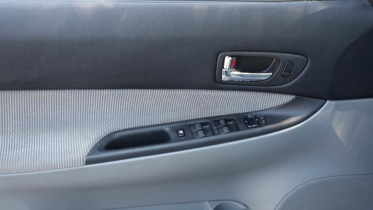 Used 2004 MAZDA MAZDA6 i FWD image 19