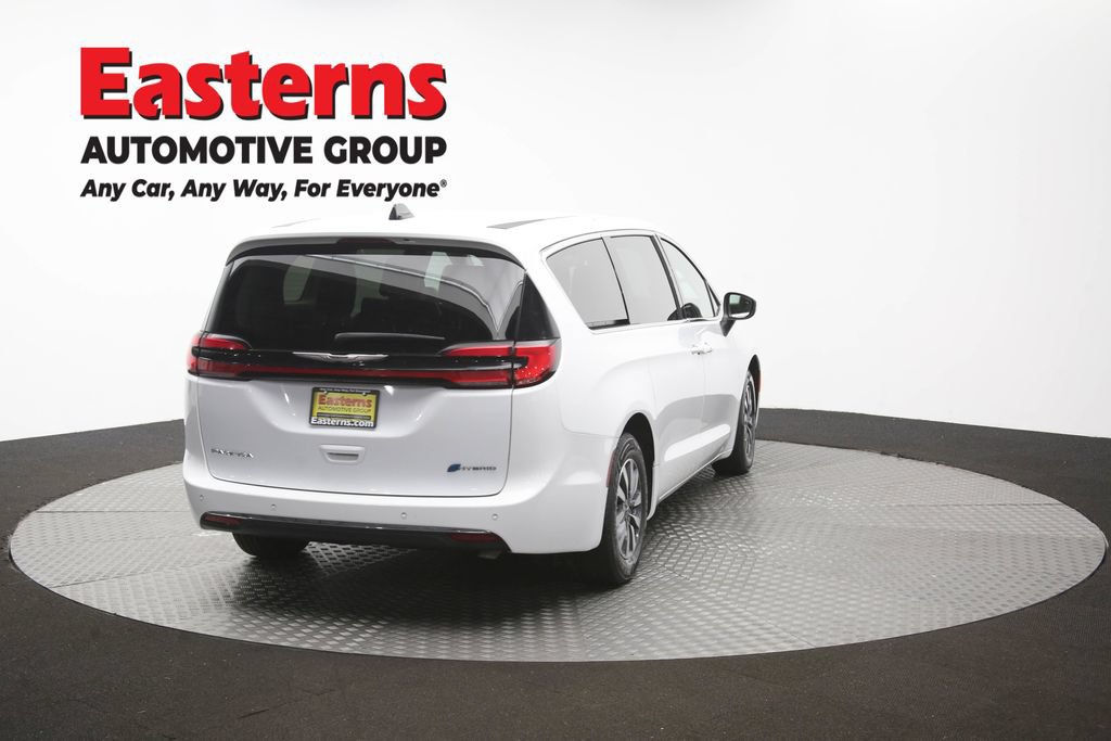 Used 2023 Chrysler Pacifica Touring-L FWD image 42