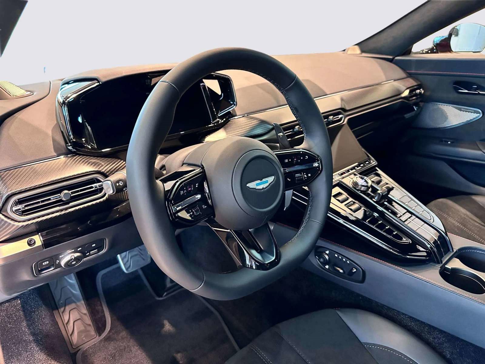 New 2025 Aston Martin V8 Vantage Coupe image 7