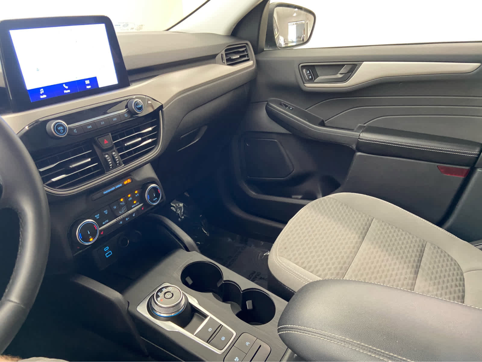 Used 2022 Ford Escape SE w/ SE Sport Appearance Package image 35