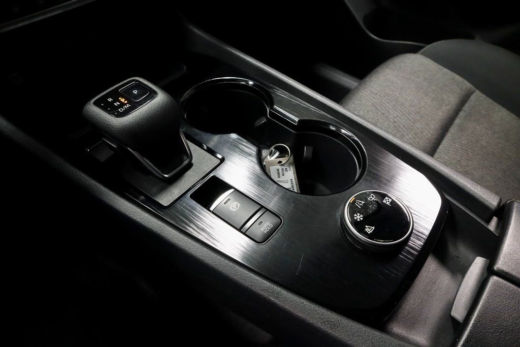 Certified 2024 Nissan Rogue SV image 33