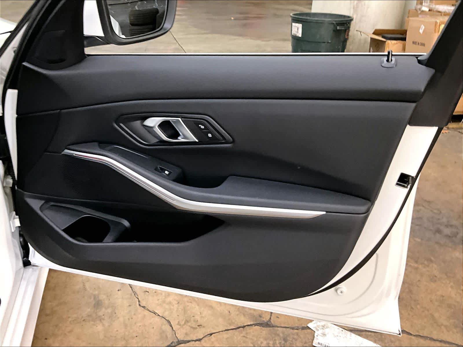Used 2025 BMW 330i Sedan w/ Convenience Package RWD image 27