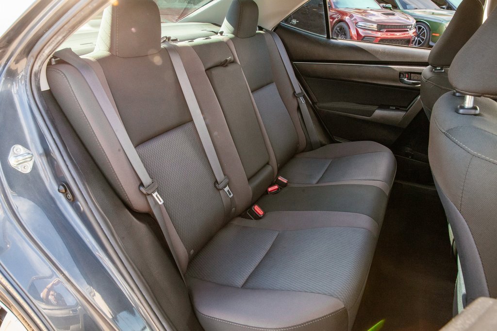 Used 2018 Toyota Corolla LE image 12