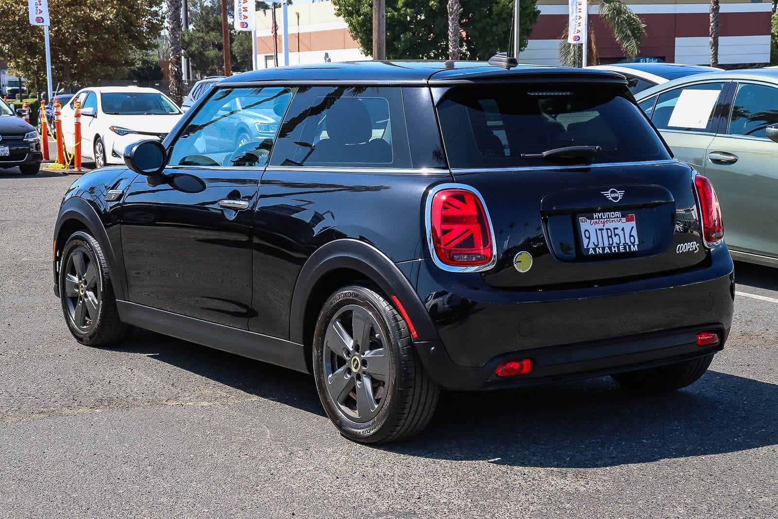 Used 2024 MINI Cooper SE FWD image 9