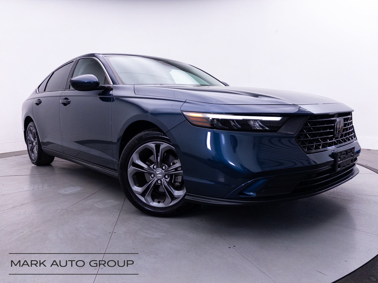 Used 2023 Honda Accord EX image 1