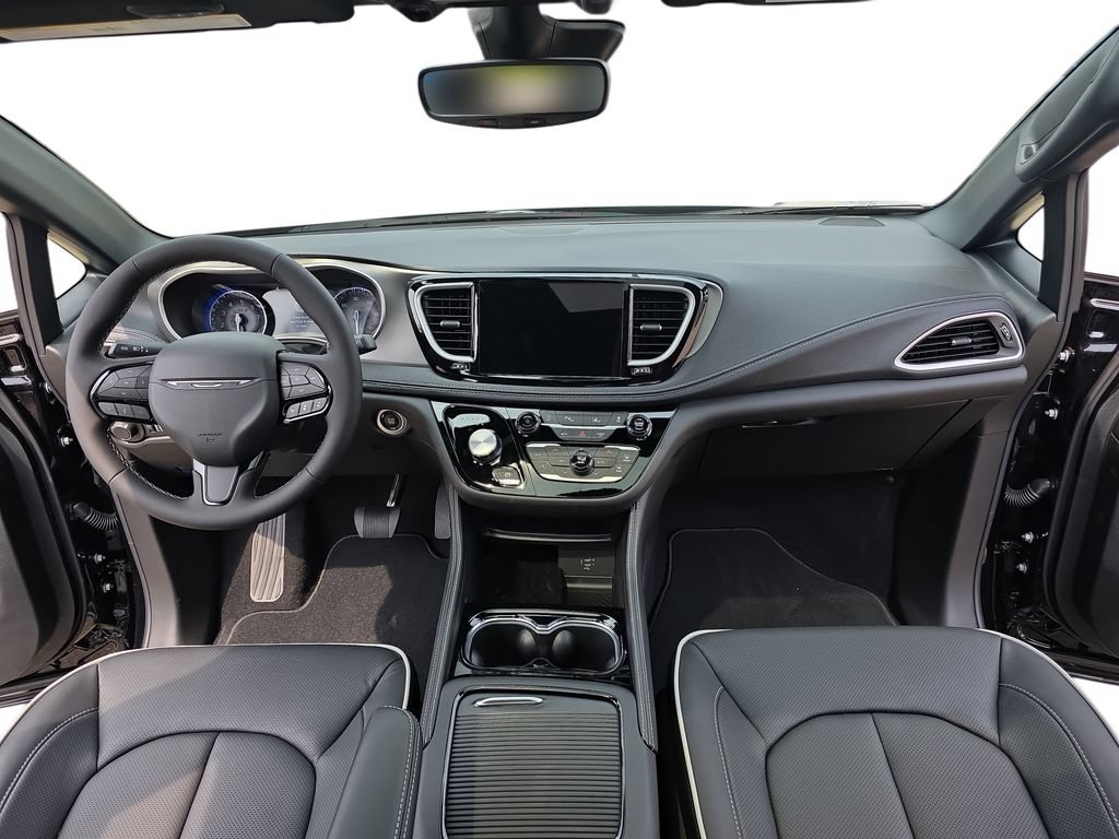 New 2027 Chrysler Pacifica Limited AWD/4WD image 9