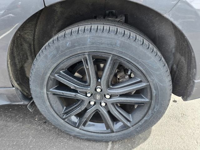 Used 2024 Ford Edge ST-Line w/ Class II Trailer Tow Package AWD/4WD image 47