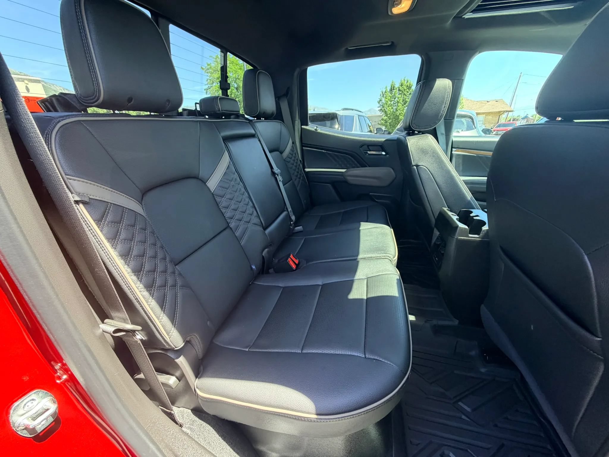 Used 2025 GMC Canyon Denali AWD/4WD image 25