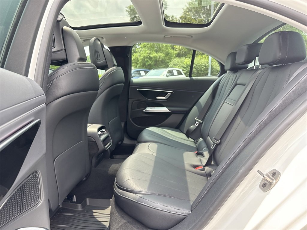 Used 2025 Mercedes-Benz E 350 4MATIC Sedan image 14