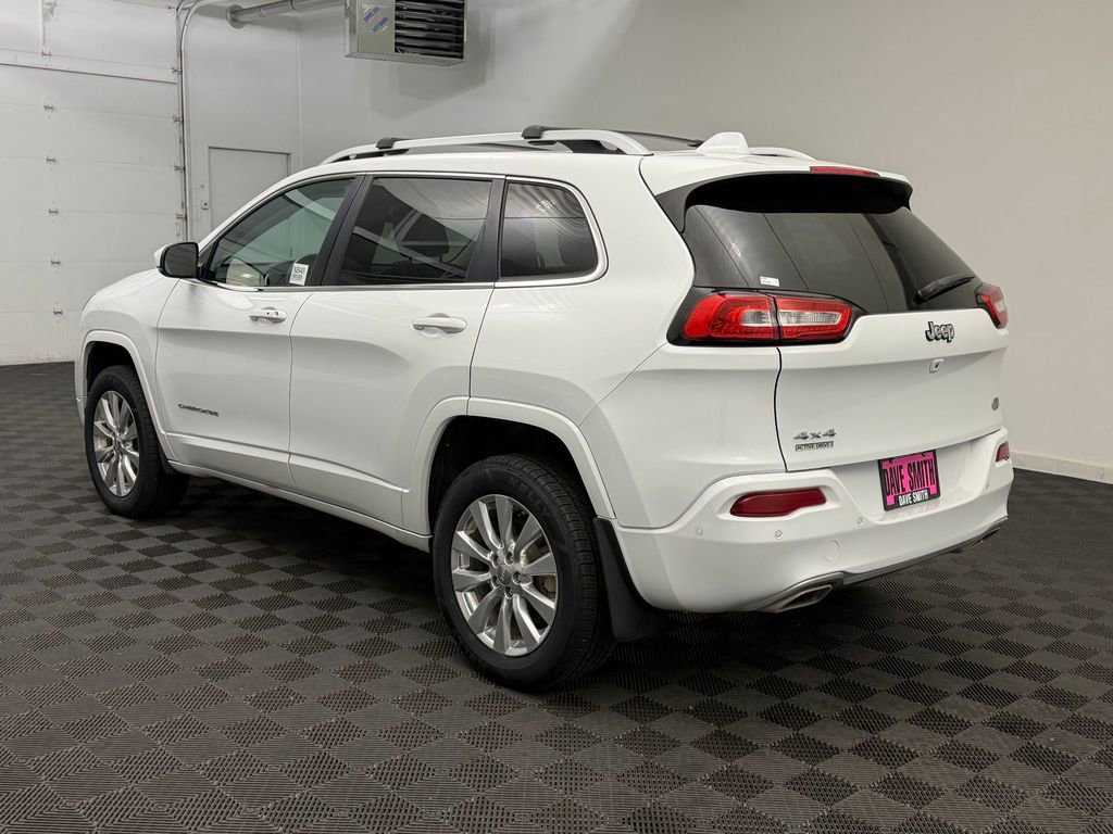 Used 2017 Jeep Cherokee Overland w/ Technology Group AWD/4WD image 3
