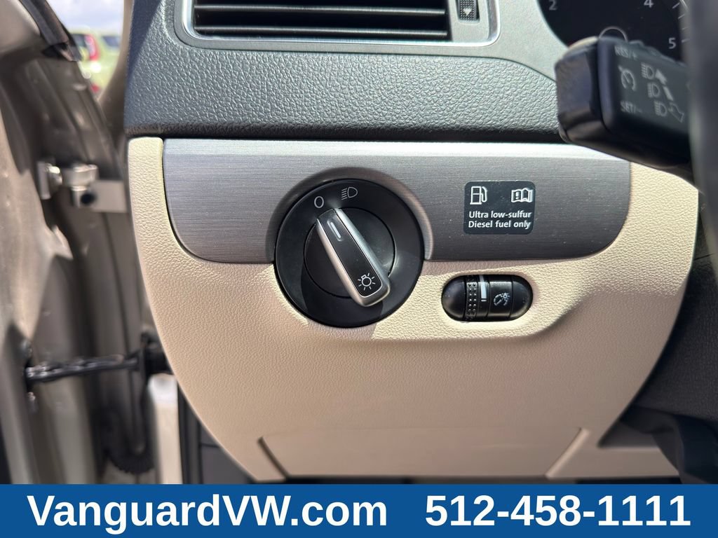 Used 2013 Volkswagen Jetta TDI FWD image 25