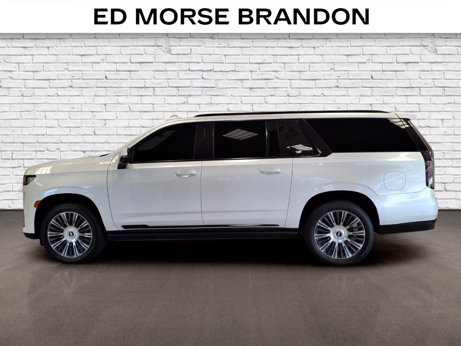 Used 2022 Cadillac Escalade ESV Sport w/ Touring Package AWD/4WD image 2