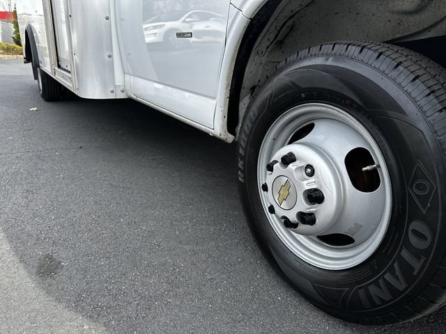Used 2022 Chevrolet Express 3500 w/ Power Convenience Package image 11