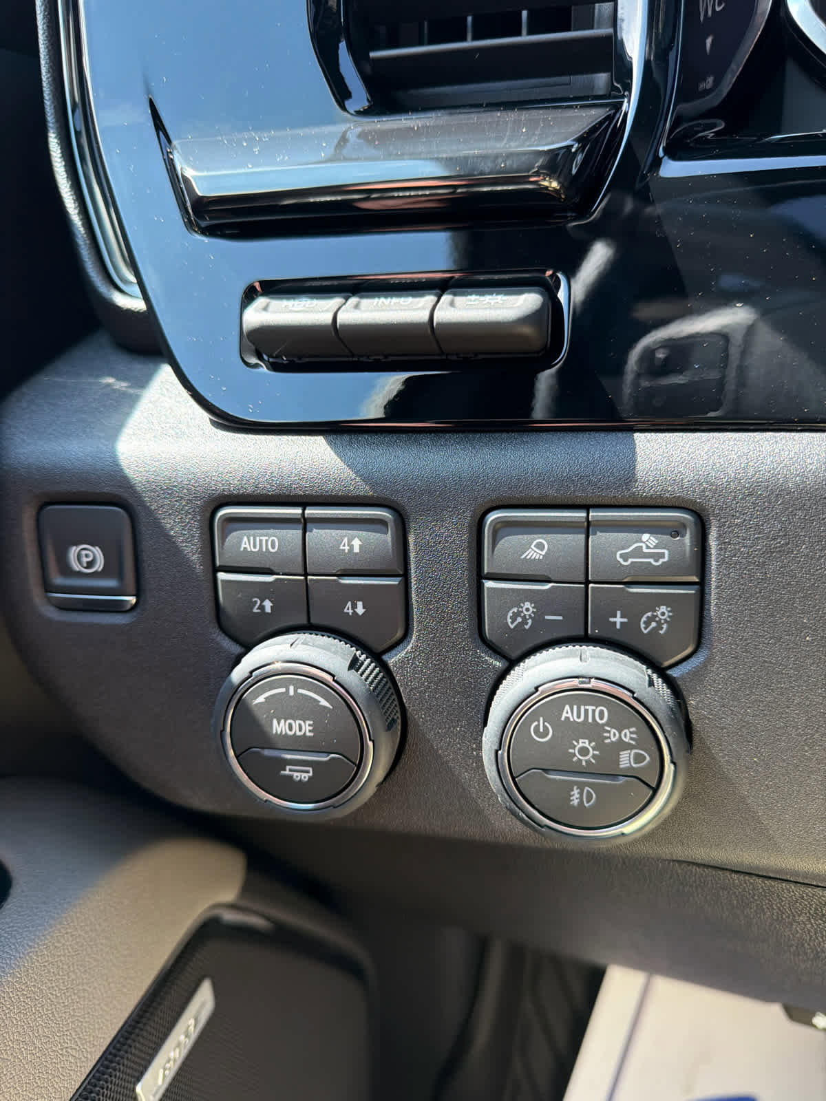 New 2026 Chevrolet Silverado 2500 ZR2 w/ ZR2 Bison Edition image 24