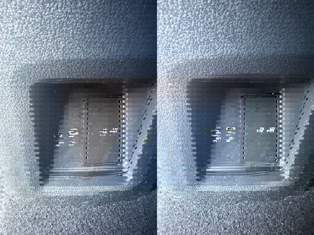 Used 2025 Volkswagen Atlas SE image 19