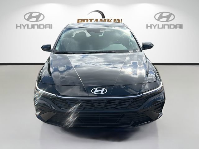 New 2026 Hyundai Elantra SE FWD video 2
