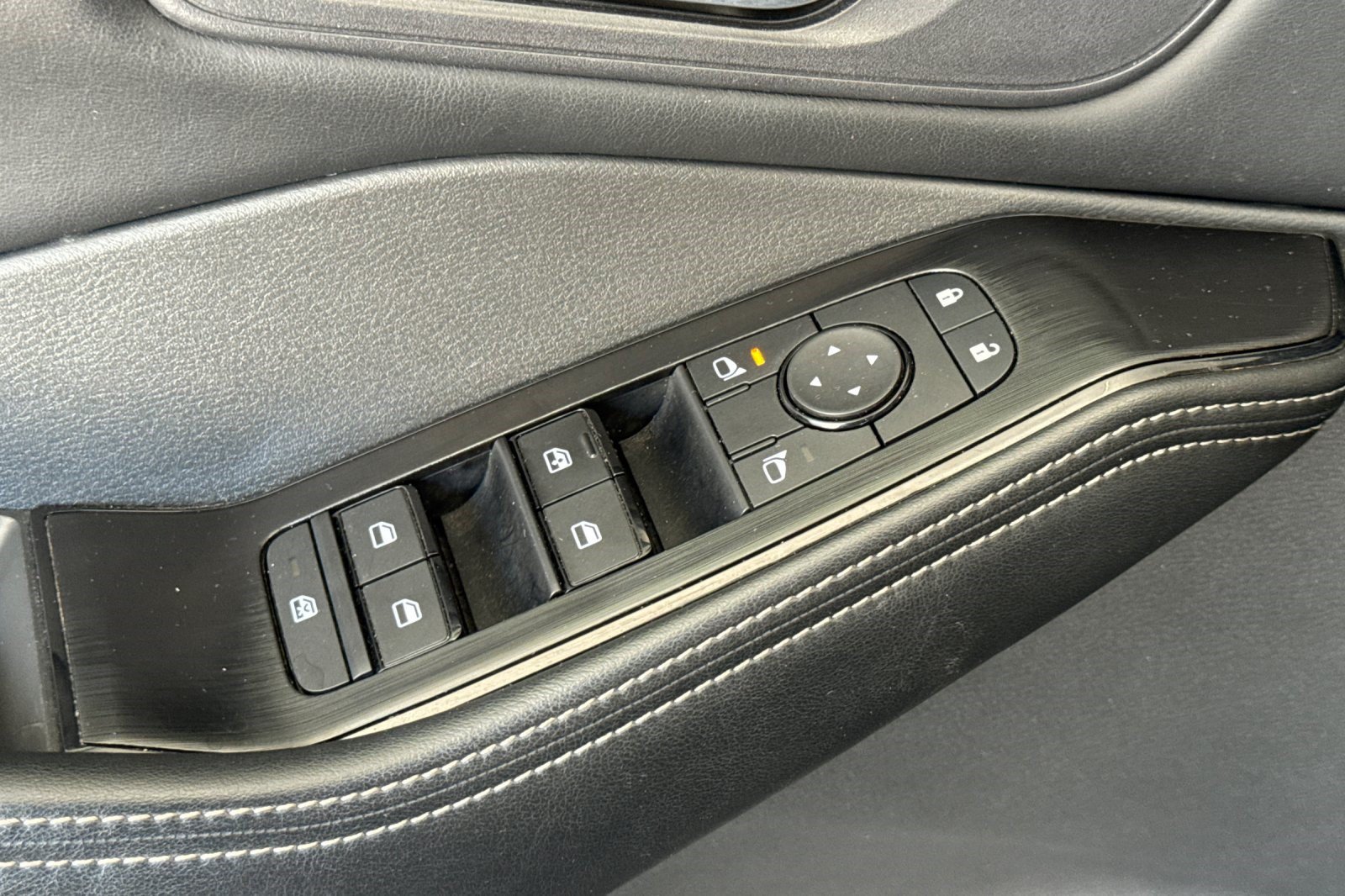 Used 2025 Nissan Rogue SV AWD/4WD image 13