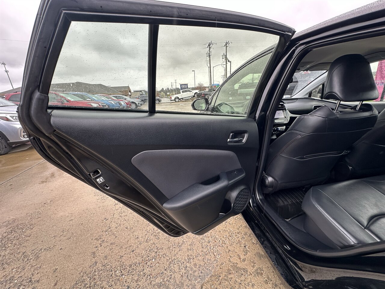 Used 2022 Toyota Prius AWD image 42