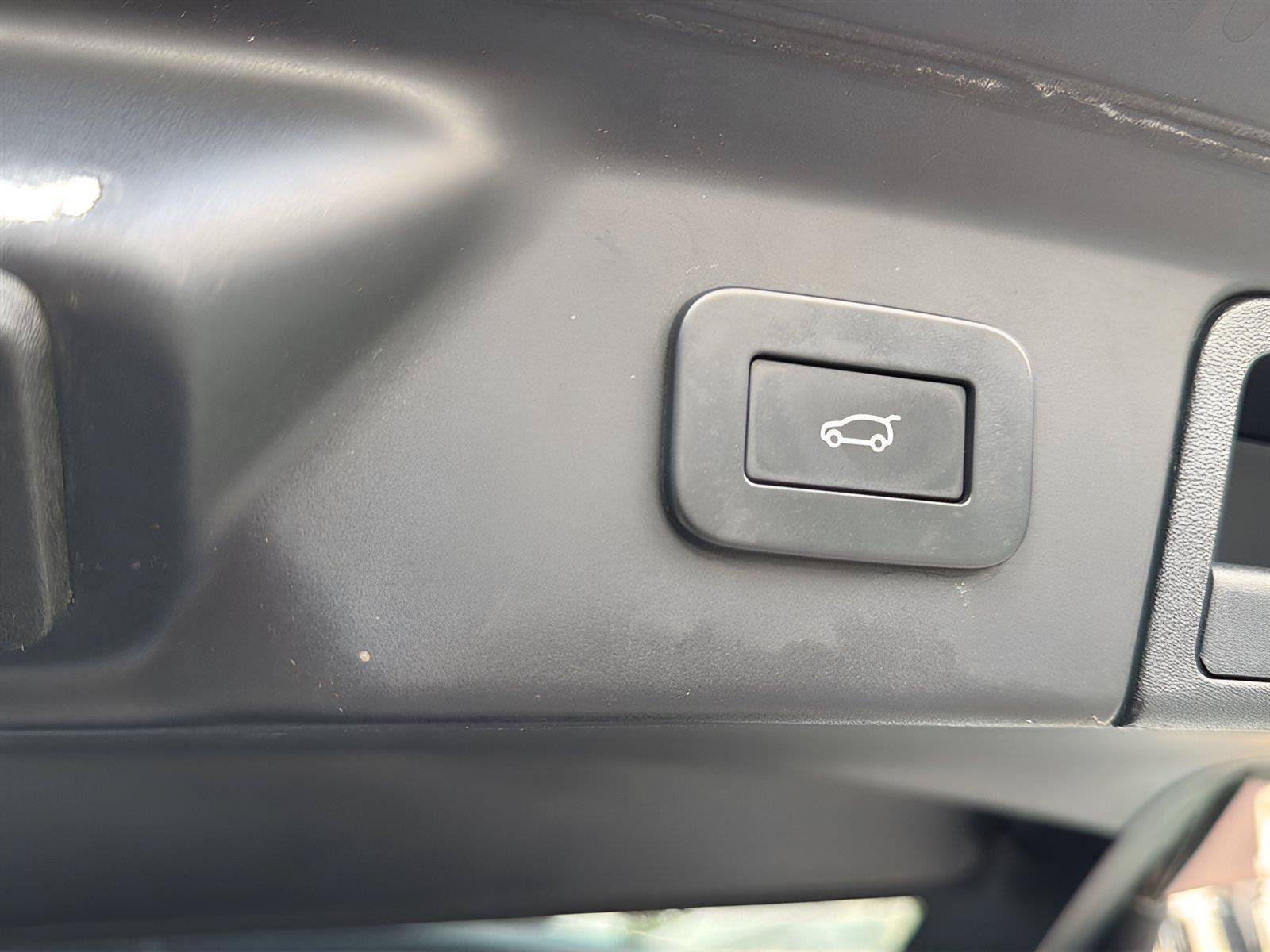 Used 2023 Land Rover Range Rover Velar R-Dynamic S AWD/4WD image 39