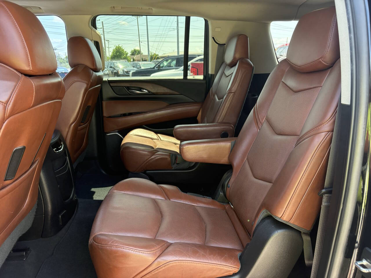 Used 2015 Cadillac Escalade ESV Luxury RWD image 17