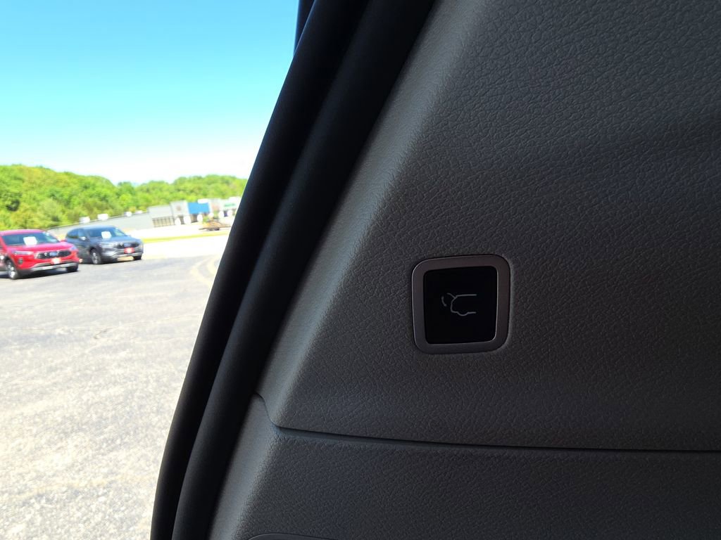 Used 2023 Chrysler Pacifica Touring-L FWD image 32