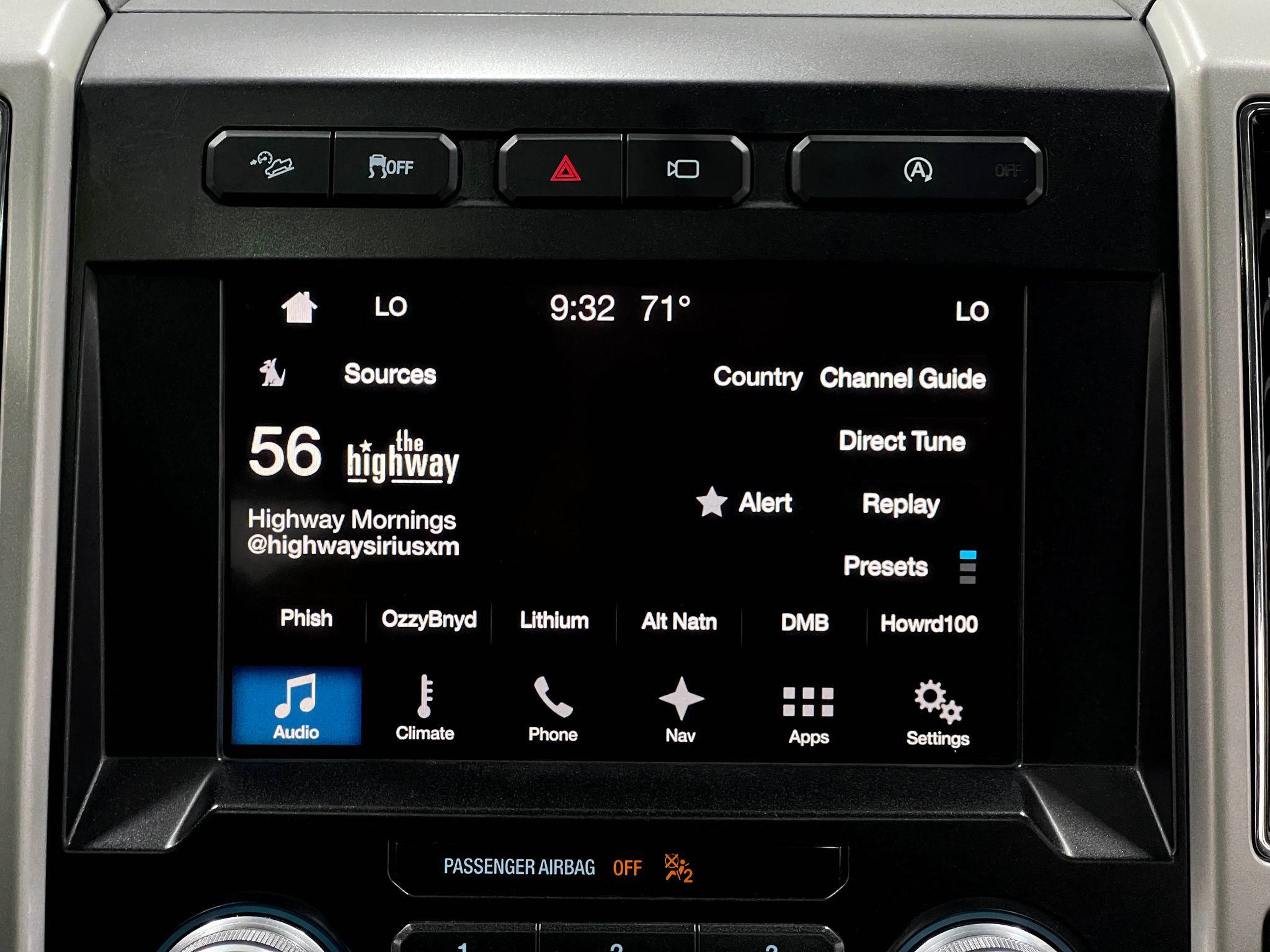 Used 2018 Ford F150 Lariat w/ Equipment Group 502A Luxury AWD/4WD image 24