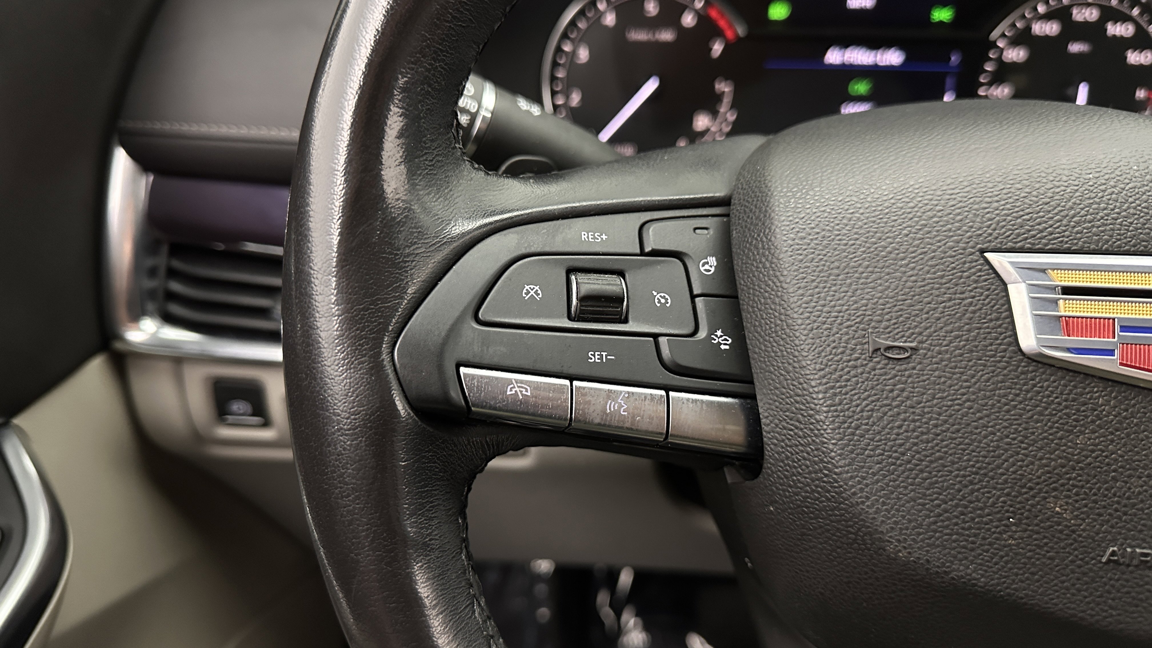 Used 2021 Cadillac XT4 Luxury w/ Cold Weather Package FWD image 22