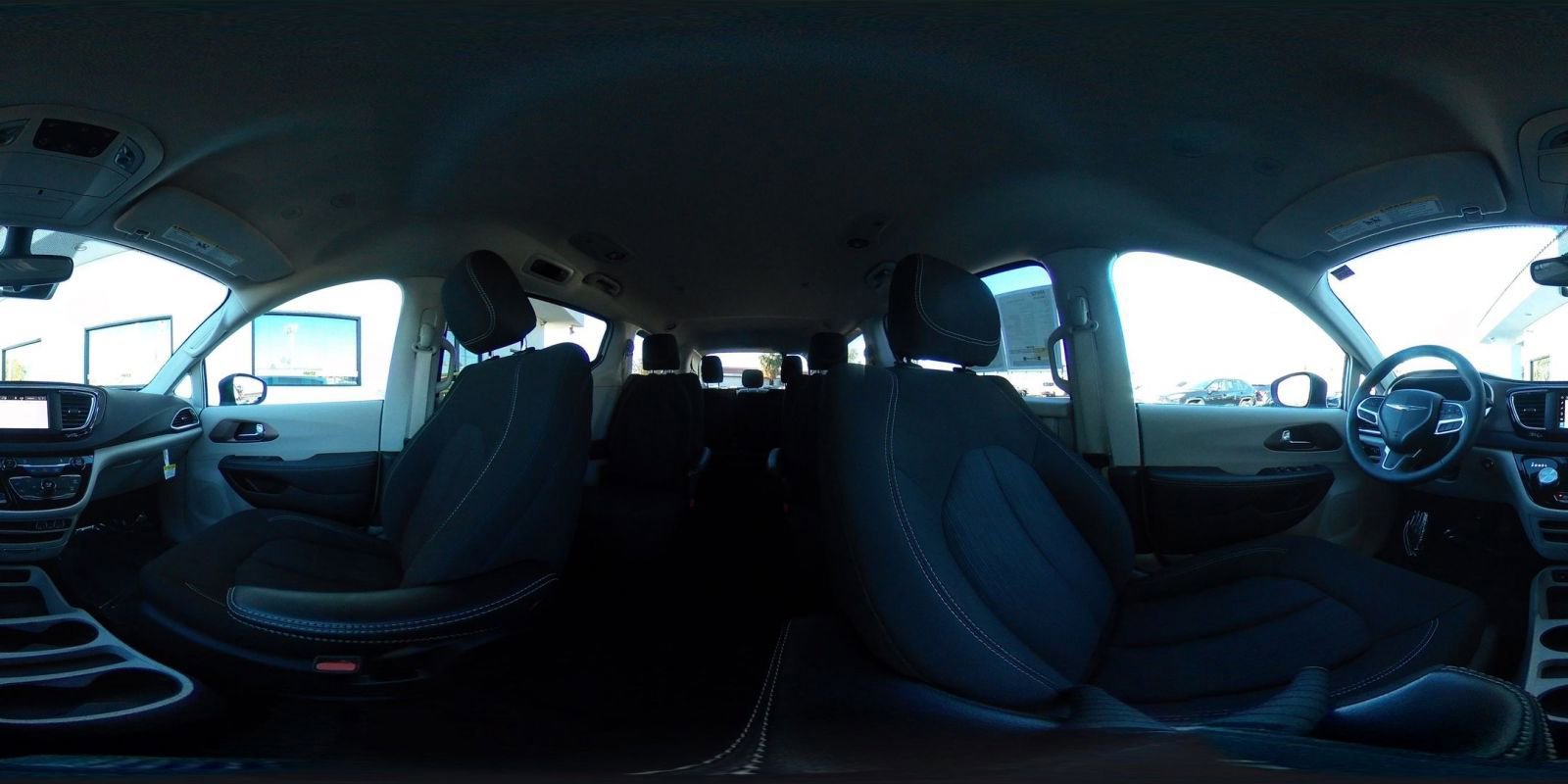 Used 2024 Chrysler Voyager LX image 44