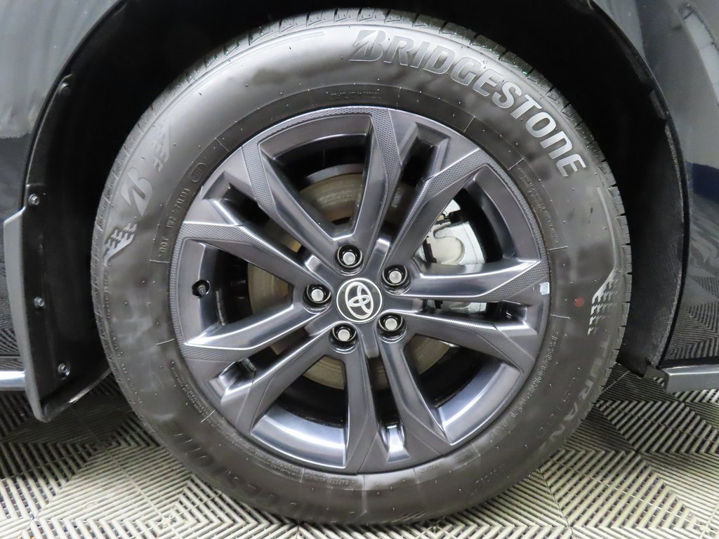 Used 2025 Toyota Sienna XSE image 8