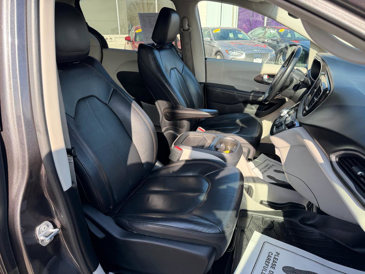 Used 2018 Chrysler Pacifica Touring-L w/ Tire & Wheel Group image 20