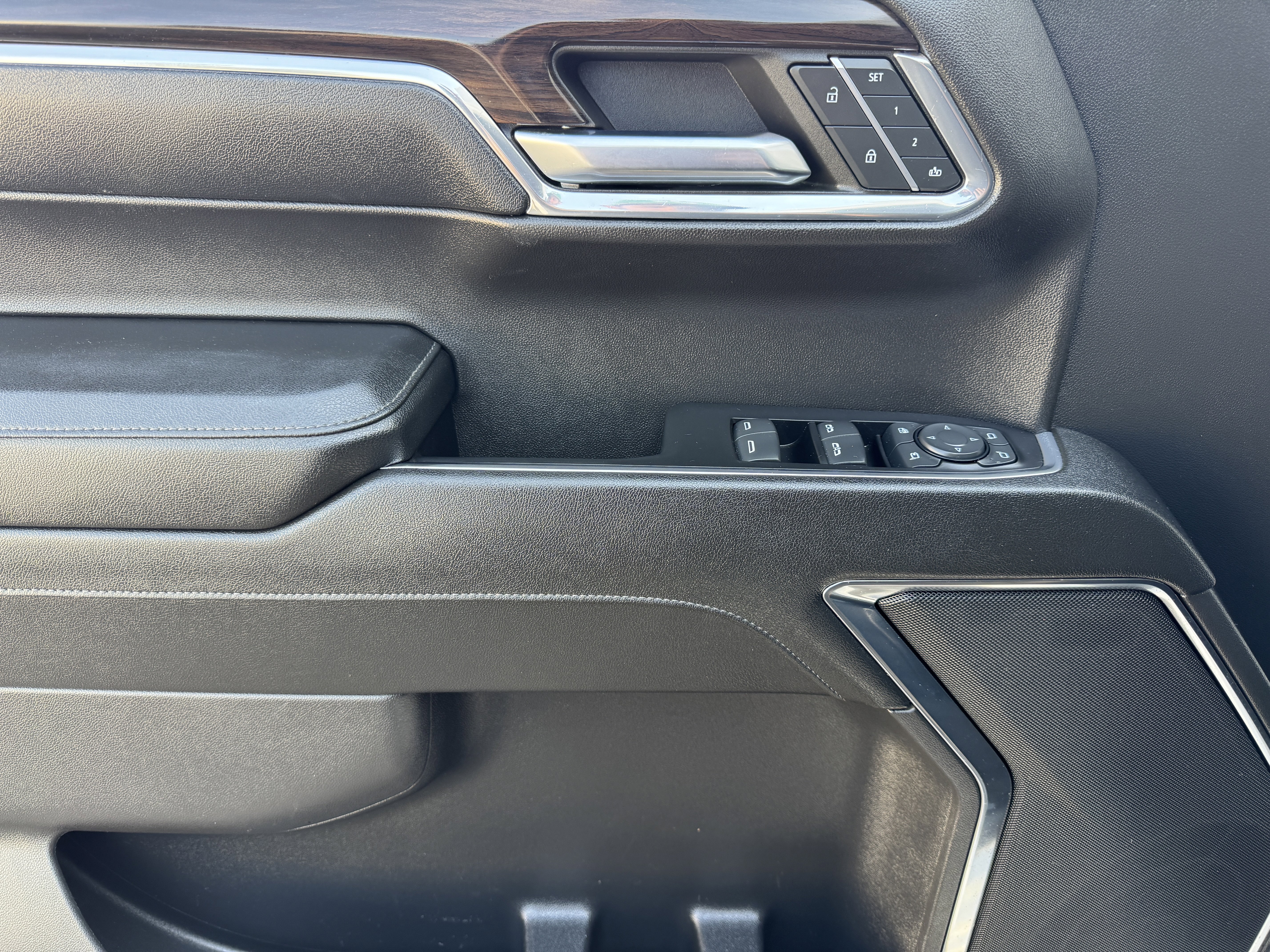 Certified 2024 GMC Sierra 1500 SLT image 9