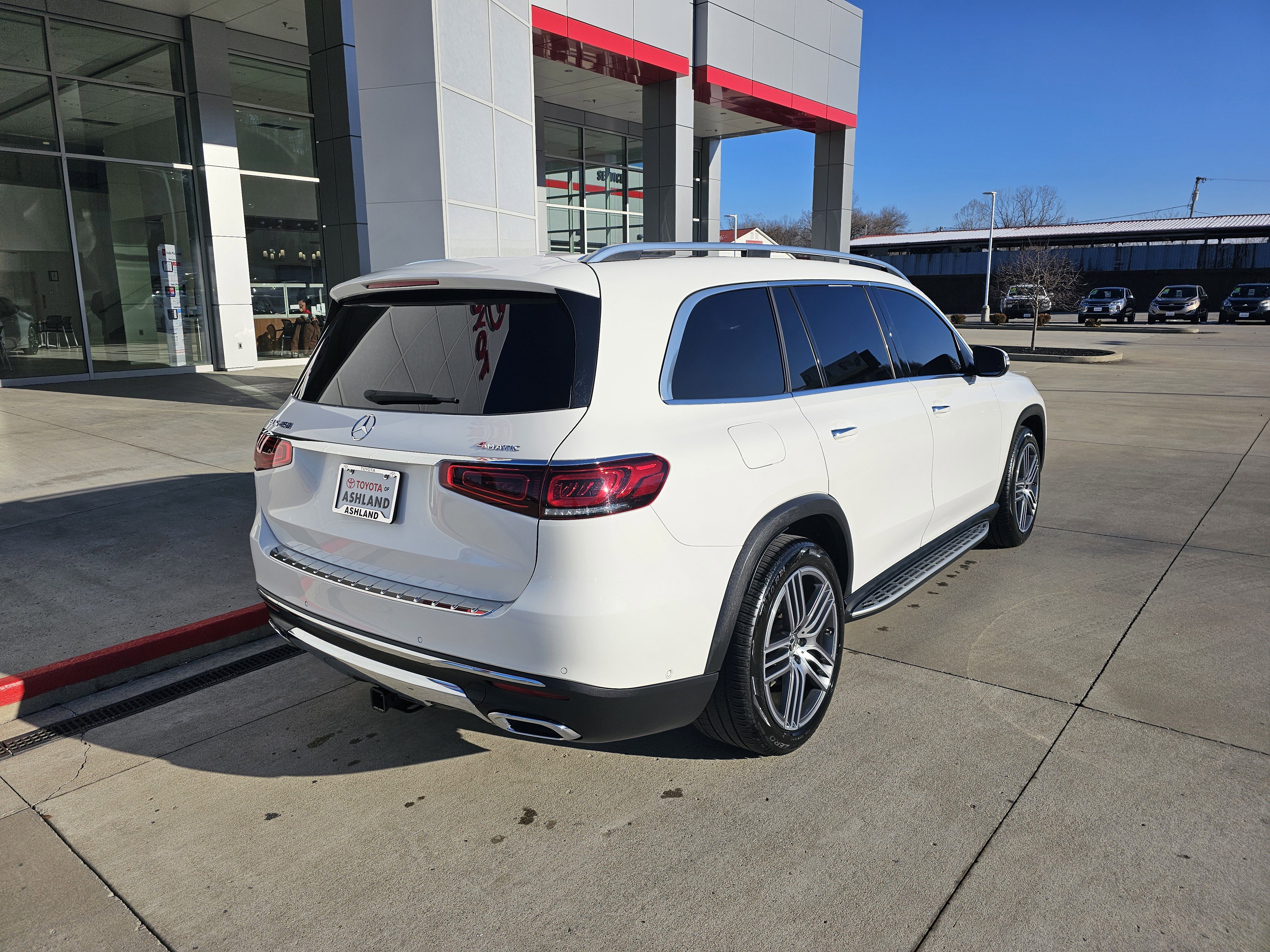 Used 2023 Mercedes-Benz GLS 450 4MATIC image 4