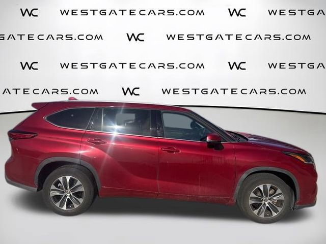 Used 2021 Toyota Highlander XLE FWD image 33