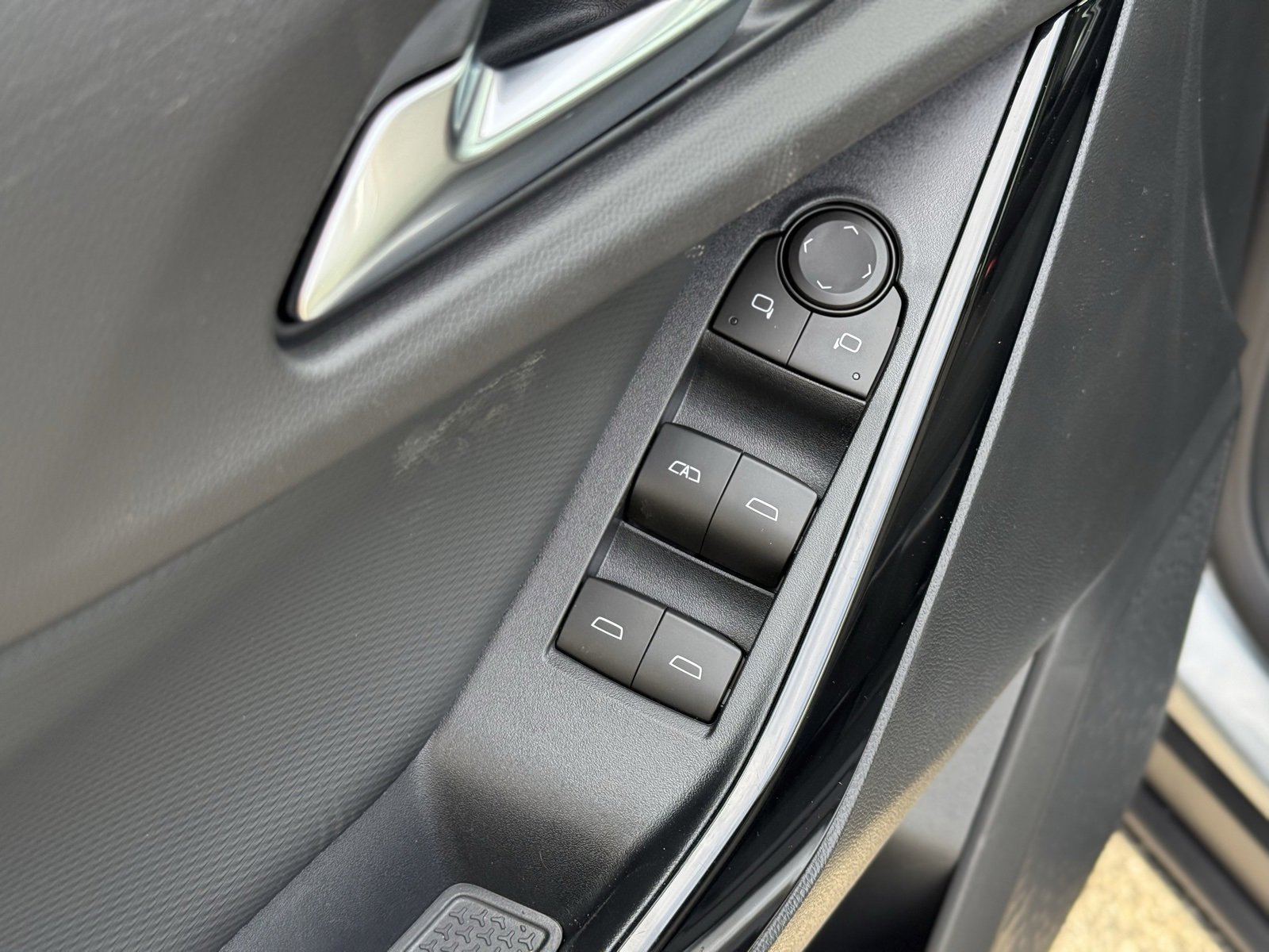 New 2026 Chevrolet Equinox LT w/ Safety and Technology Package image 14