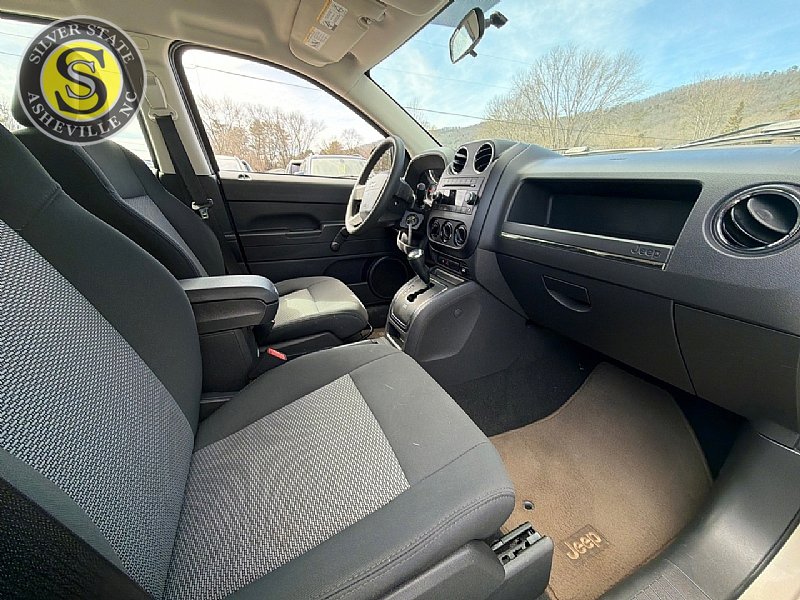 Used 2009 Jeep Compass Sport FWD image 16